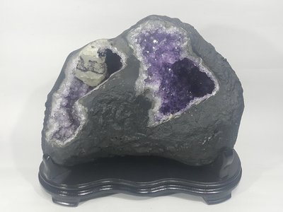 [銀九藝] 烏拉圭紫水晶洞 雙坑雙雨水 雙才會流 內含方解石+黑碧璽共生原礦 含座~23公斤