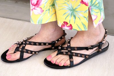 Balenciaga 巴黎世家 245471 Thong studded sandals 古銅扣小羊皮涼鞋 黑 現貨