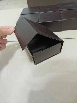 【二手衣櫃】原廠紙盒 MICHAEL KORS MK 磁吸式禮盒 磁吸禮盒 空盒 手錶盒 飾品盒 名牌紙盒 包裝盒 1130425