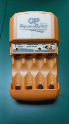 【GP】超霸 原廠充電器 GPKB34PUS  3號 4號 AA  AAA  充電電池適用 超級方便好用 功能正常的喔 !