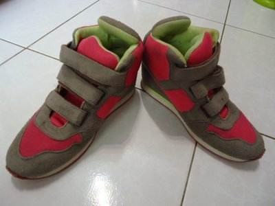 PONY灰紅色隱形增高運動鞋,US:7.5/JP:245,少穿極新,出清大降價,鞋內長:24.4cm
