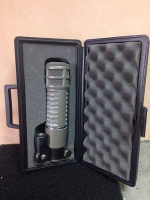 EV PL20 Dynamic Cardioid Microphones 廣播用人聲動圈式麥克風(含麥克風專用夾)