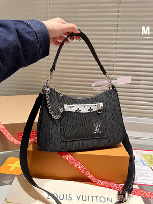 【二手包包】+Lv新品上新Marelle手袋絕美焦糖色 一眼就看上了這個包包Sa說是當天上的新款，有黑，白， NO163213