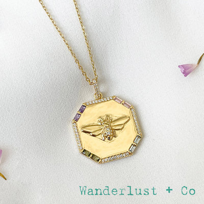 Wanderlust+Co 澳洲品牌 彩鑽蜜蜂項鍊 八邊形女王蜂金色項鍊 BEE RAINBOW