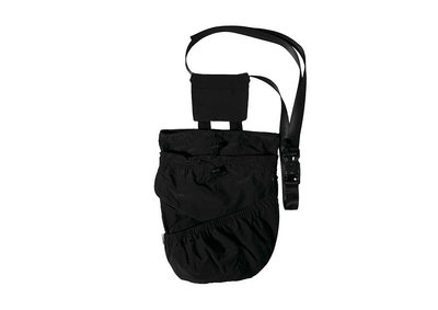 ARCHIVAL REINVENT TEFLON® BOTTLE BAG / BLACK 防水斜背水桶包 黑色