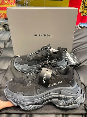 【EZ兔購】Balenciaga TRIPLE S   巴黎世家 復古 運動鞋 老爹鞋