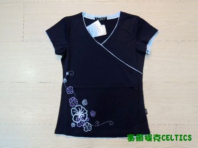 塞爾提克~SOFO SPORTS 女生V領 吸濕快排 短袖T恤 修飾接邊和風設計(深藍)直購390.NIKE參考