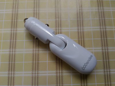 士電 USB車用汽車充電子彈 (適用iPod全系列、MP3、PDA、Smart phone、手機...等產品) 二手品