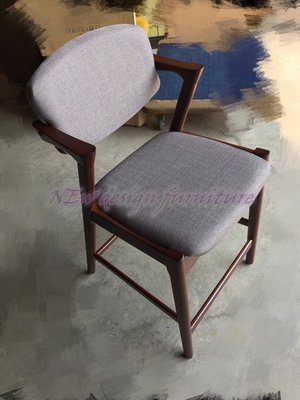 【N D Furniture】台南在地家具-質感簡約橡膠木全實木胡桃色灰布墊中款吧椅(另有高款)BG