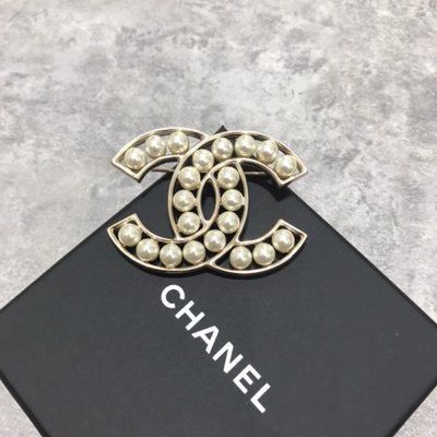 Chanel 胸針 別針 簍空珍珠《精品女王全新&amp;二手》