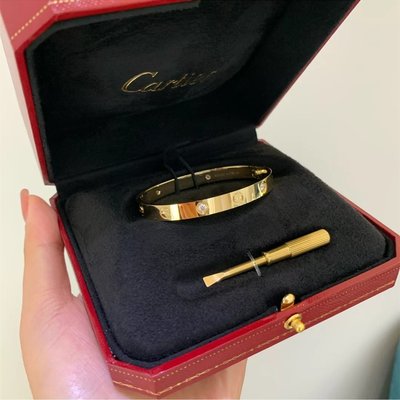 流當奢品 Cartier 卡地亞 LOVE系列手鐲 寬版18K黃金手環 鑲嵌4顆鉆石 B6035917 現貨