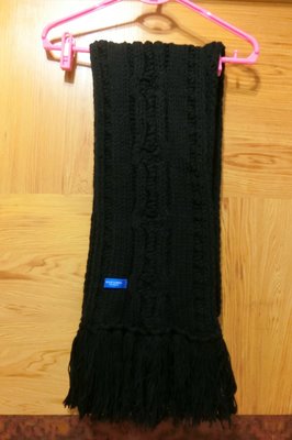 日本購回Blue label crestbridge （原本是burberry 藍標）黑色圍巾：a525.clo