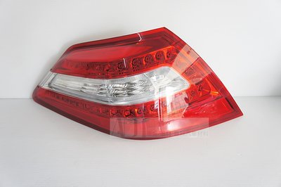 ~~ADT 車燈 車材~~日產 TEANA 09 10 11 原廠型 紅白晶鑽 LED 尾燈 後燈