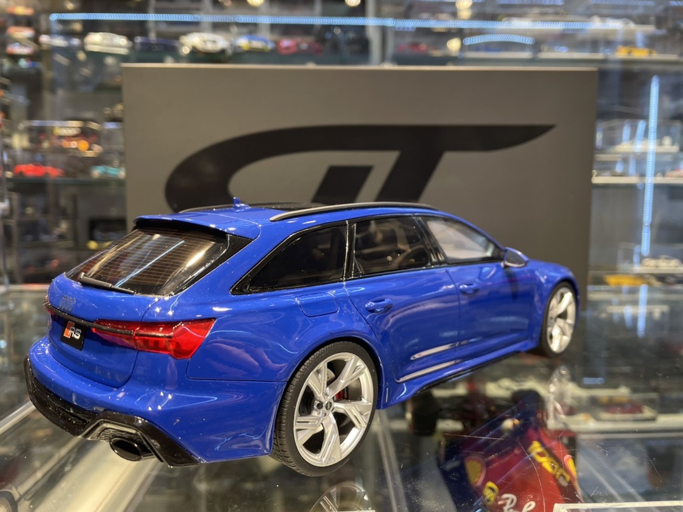 吉華科技@ 1/18 GT SPIRIT GT854 Audi RS 6 (C8) Avant Tribute Blue