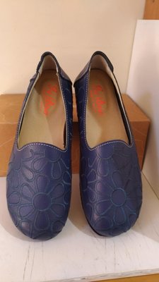 芥藍色花朵刺繡時尚娃娃鞋  包鞋 24.5號   出清價 台灣製造 乳膠鞋墊久站不累 後腳跟猪皮不磨腳