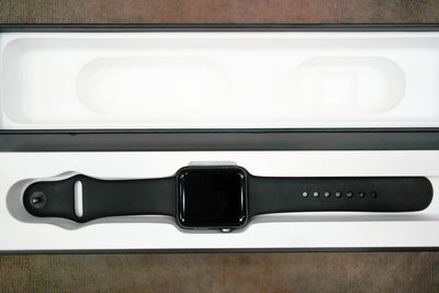 Apple Watch Series 3 42mm 螢幕小刮傷 9成新 盒裝 無檢附充電器