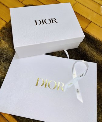 Dior Montaigne Off White. Made in Italy. With dustbag, box, paperbag &  certificate of authenticity from ENTRUPY ❤️