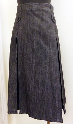 全新吊牌都還在【S' Max Mara】偏灰黑色A字裙，硬挺布料，細節很美，免運費！(下單前請先詢問存貨！)
