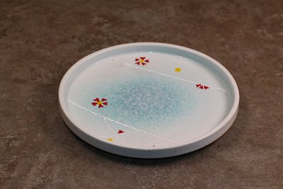 日式湖水中的紅花陶瓷圓盤  陶瓷圓盤 藍色 紅色 陶瓷餐具 大菜盤 托盤 居酒屋風格【小雜貨】