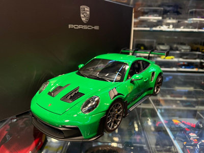 吉華@ 1/18 原廠 Porsche 911 (992) GT3 RS year 2022 python green