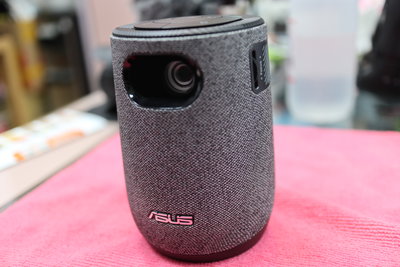 ASUS ZenBeam Latte L1 無線藍牙行動微型投影機 9.9成新