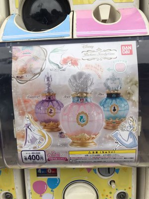 日本扭蛋 迪士尼公主寶盒  愛麗絲約有高12公分左右