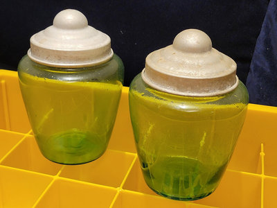 早期糖果玻璃罐（單一罐價格3000元。）