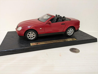 Maisto Special Edition 1996 Mercedes-Benz SLK 230 1:24 Scale Diecast Replica