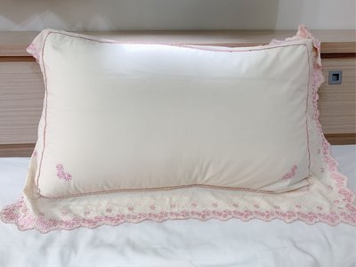 百貨公司高級寢具皇室粉紅色緹花滾邊米色純棉枕頭套加被套三件組（加大）