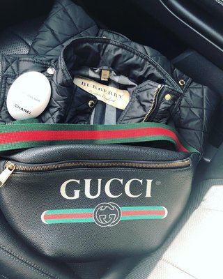 【折扣現貨】正品Gucci Print belt bag 復古logo 黑色 皮革 腰包 胸口包 493869