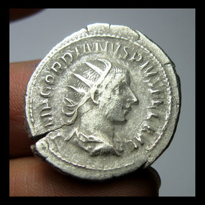 古玩錢幣收藏（可議價）古羅馬銀幣R0290B37戈爾迪安三世*AD238-244(23mm4.6g)無名王評級