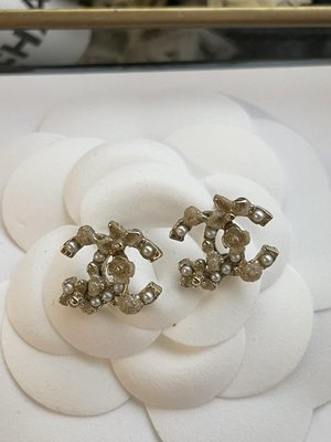 全新專櫃正品 Chanel 香奈兒 CC嵌珍珠綴花朵 針式耳環