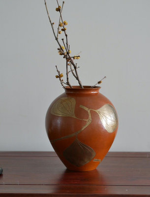 日本 玉川堂 純手工一張打 錘目紋 銅花瓶。外刻金色平安葉。