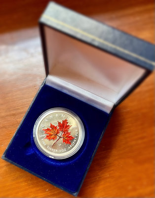 孤品絕版楓葉加彩限量銀幣，加拿大2001年收藏錢幣，紀念幣，silver coin~加拿大楓葉彩色一盎司面值五元