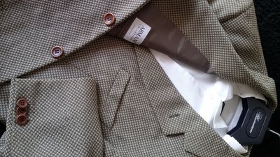 歐碼50【Armani Collezioni】赤牛角釦駝色織造紋單排三扣西裝上衣