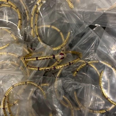 100％原廠代購 apm monaco新款紅剛玉復古金黃色靈蛇手鐲夸張歐美風設計感創意手環