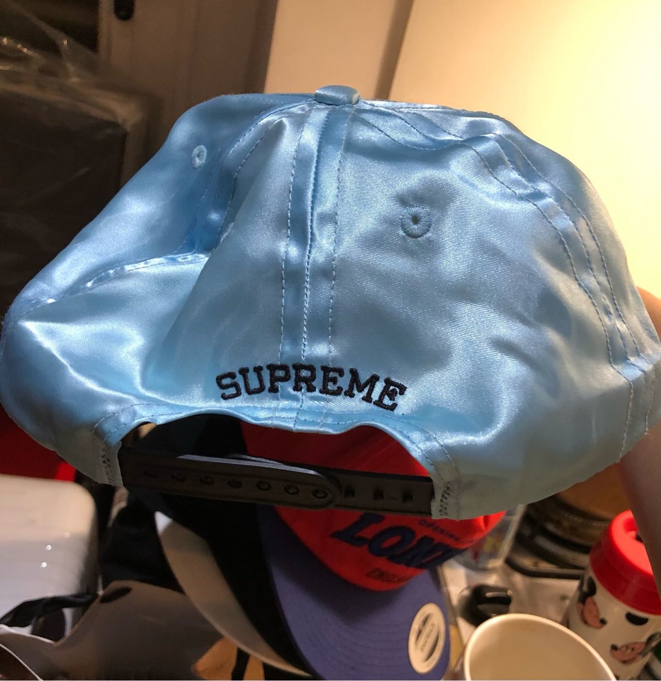 Supreme playboy satin 5 panel 棒球帽只有拍照近全新| Yahoo奇摩拍賣