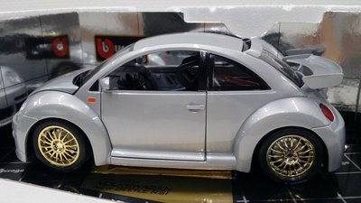 【統一】Burago《Volkswagen：New Beetle RSI／2001／銀色》金屬合金汽車.靜態車1: 18【缺貨