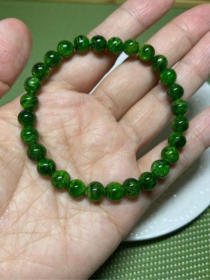 【現貨】全新 高品 綠透輝石 非常翠綠顯色  6.5mm 手鍊手環手珠 (綠透輝石為祖母綠姊妹石)