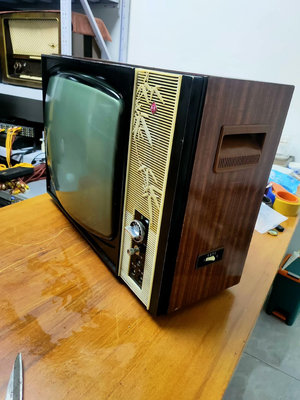 19寸北京牌黑白電視機B40–1適合古董收藏店鋪裝修影視道具