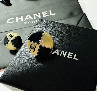 Chanel 附Chanel 附原廠盒 袋 老香 vintage 双C 夾式耳環