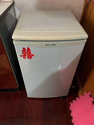 使用過東元牌小鮮綠冰箱 正常良好 須親載 無運送 尺寸:高約50 深約50 高約80 公分