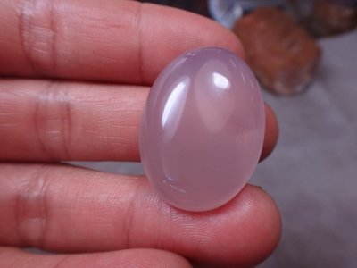 《藍晶寶石玉石特賣》→〈蛋面系列〉→天然冰種清透粉紫玉髓單面凸精磨中大蛋面1粒→z451