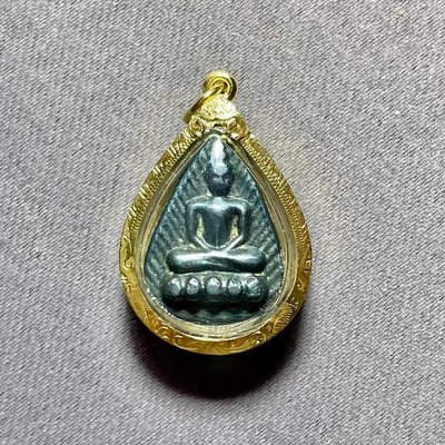 （已售出）蓮花佛祖，龍普Boon，Wat Klang Bang Kaew瓦崗邦嬌，2460-2477年，麥卡帕能量礦石材質，70金殼