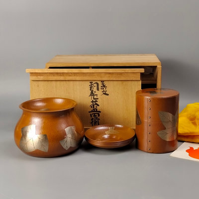 。玉川堂造金彩葉紋日本銅茶筒建水茶托茶具一套。未