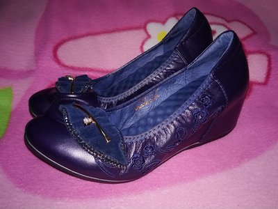 甜甜妞妞小舖 ☆ 品牌 [ DK ] DR.KAO 真皮女鞋--內增高 氣墊鞋 圓頭厚底包鞋 娃娃鞋-37號