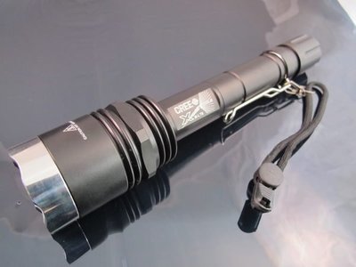不銹鋼頭 (黃光) X8 CREE XM-L T6 U2 900流明以上超亮聚光手電筒 單 雙鋰電2用.