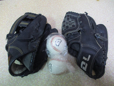 真皮棒球手套2個   硬式棒球2顆