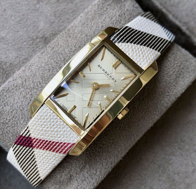 BURBERRY Pioneer 金色面長方型錶盤 格紋皮革錶帶 石英 女士手錶 BU9509