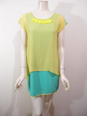 Book Wang~專櫃品牌 NARISSA(娜瑞莎)~(適M號)~全新(附吊牌)縫珠鑽黃+綠色洋裝~